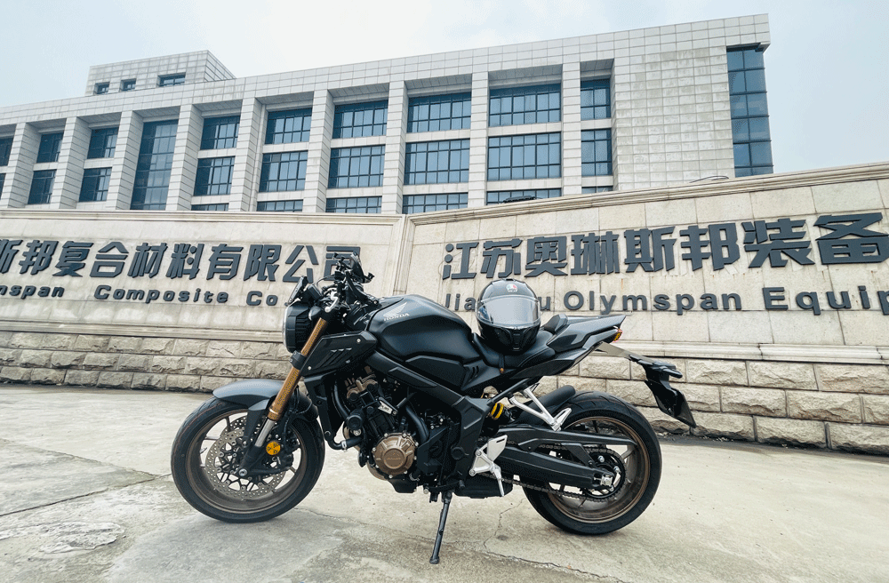 碳纖維制品設(shè)計(jì)，碳纖維復(fù)合材料廠家展示碳纖維制品摩托車；專業(yè)定做碳纖維制品，化工容器，熱壓罐，換熱器 # 碳纖維復(fù)合材料 # 碳纖維復(fù)合材料加工 # 碳纖維復(fù)合材料制造 # 碳纖維復(fù)合材料切割